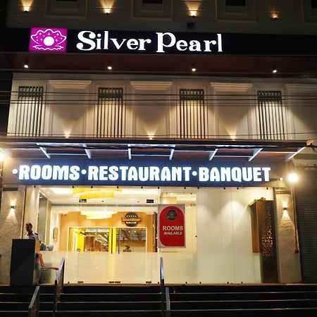 Hotel Silver Pearl Alīgarh Dış mekan fotoğraf