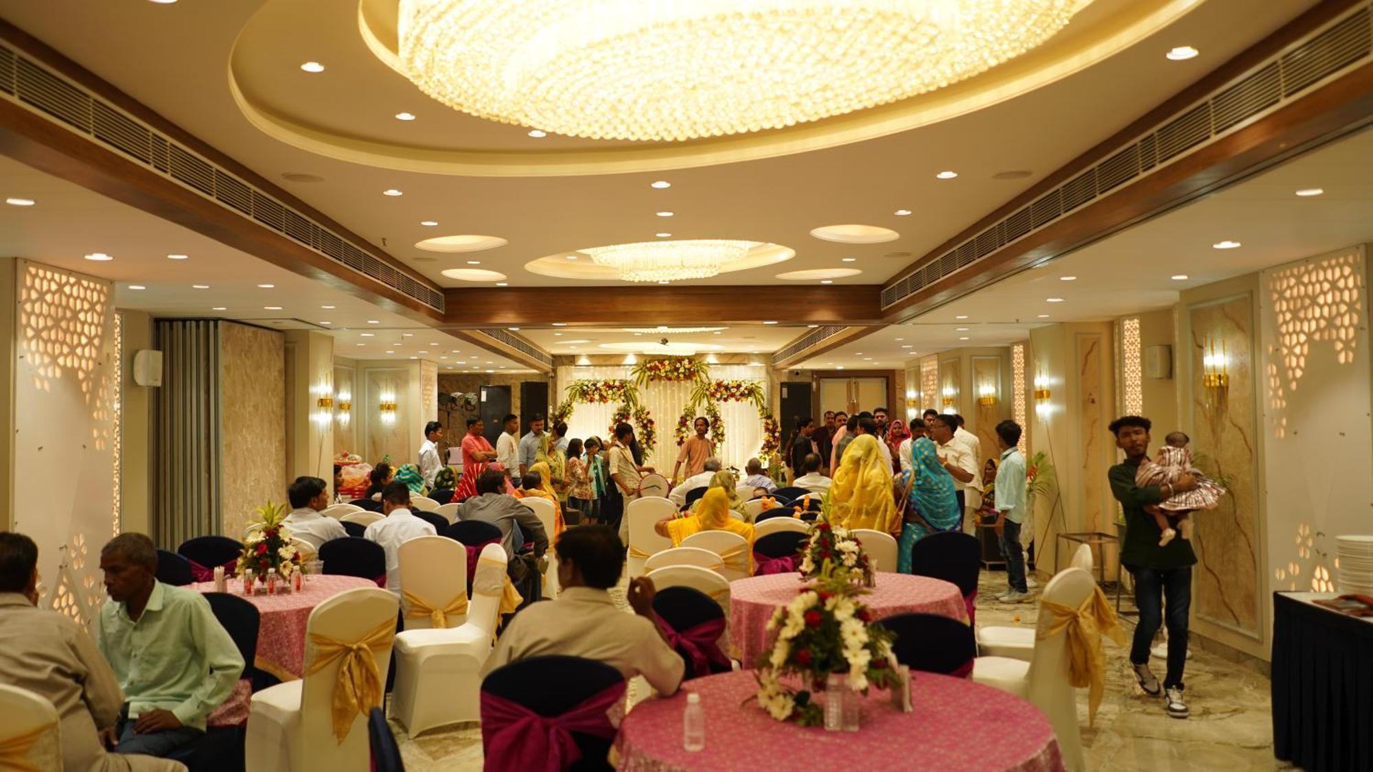 Hotel Silver Pearl Alīgarh Dış mekan fotoğraf