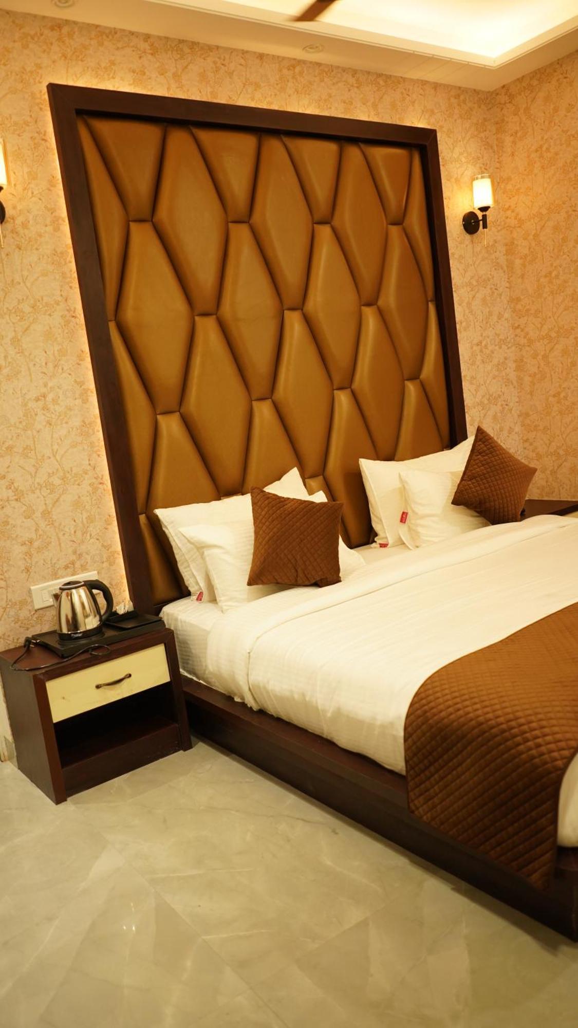 Hotel Silver Pearl Alīgarh Dış mekan fotoğraf