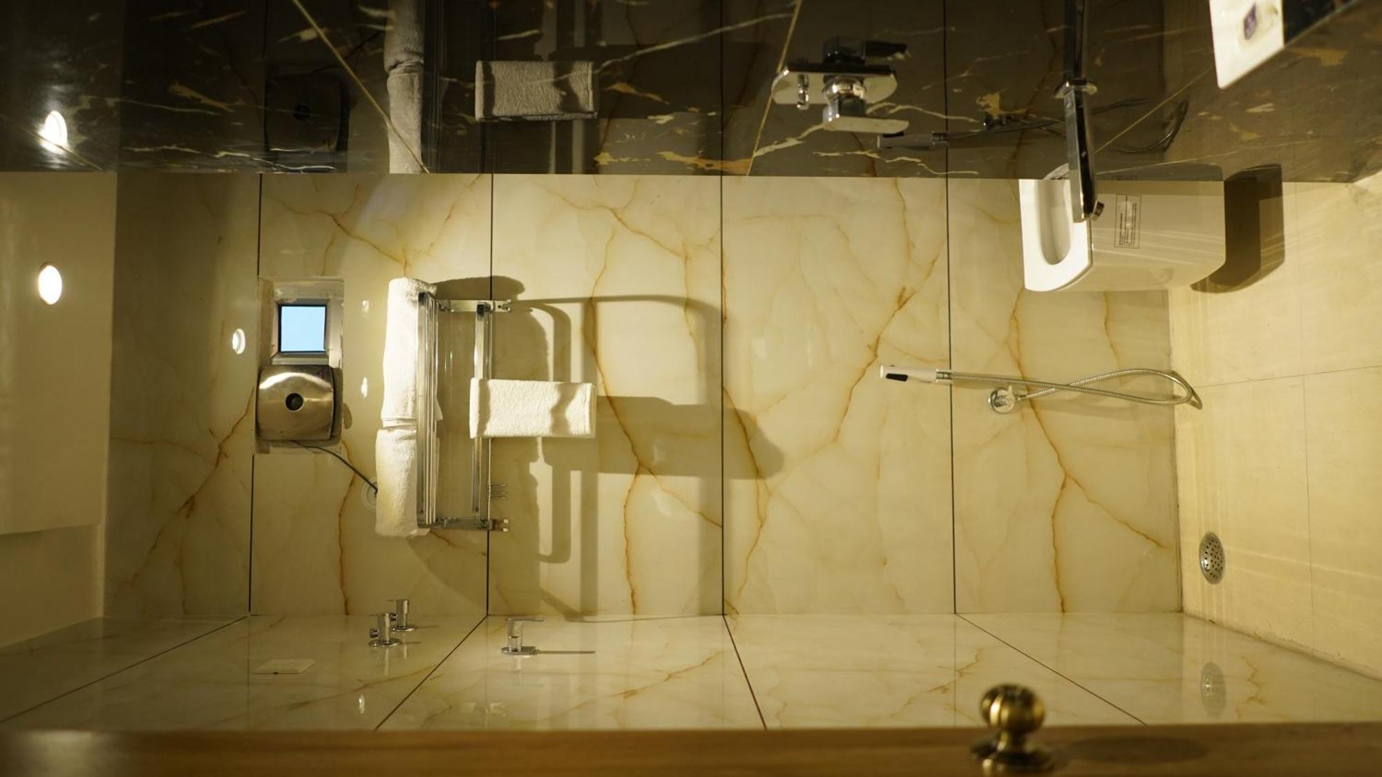 Hotel Silver Pearl Alīgarh Dış mekan fotoğraf