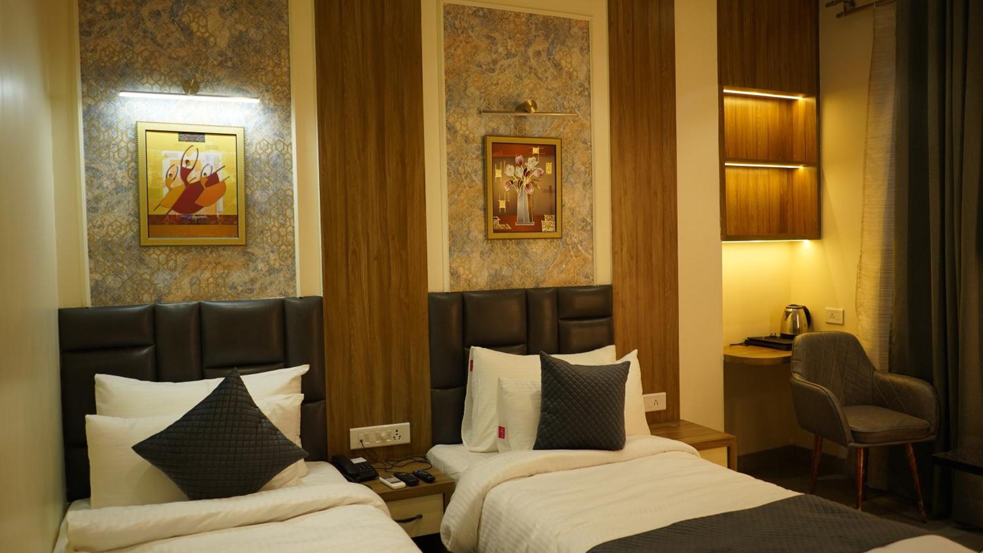 Hotel Silver Pearl Alīgarh Dış mekan fotoğraf